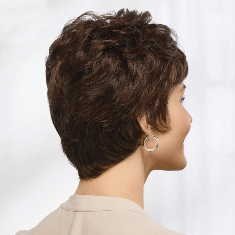 Perruques de cheveux bruns courts pour femmes mélangées avec perruque coupe lutin en fibre