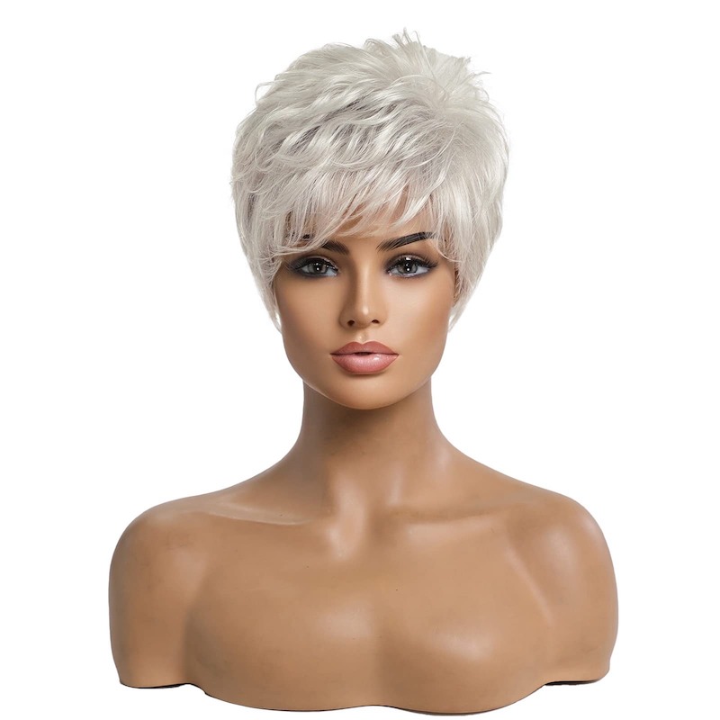 Perruques de cheveux gris argentés courts pour femmes mélangent la perruque coupe lutin avec frange