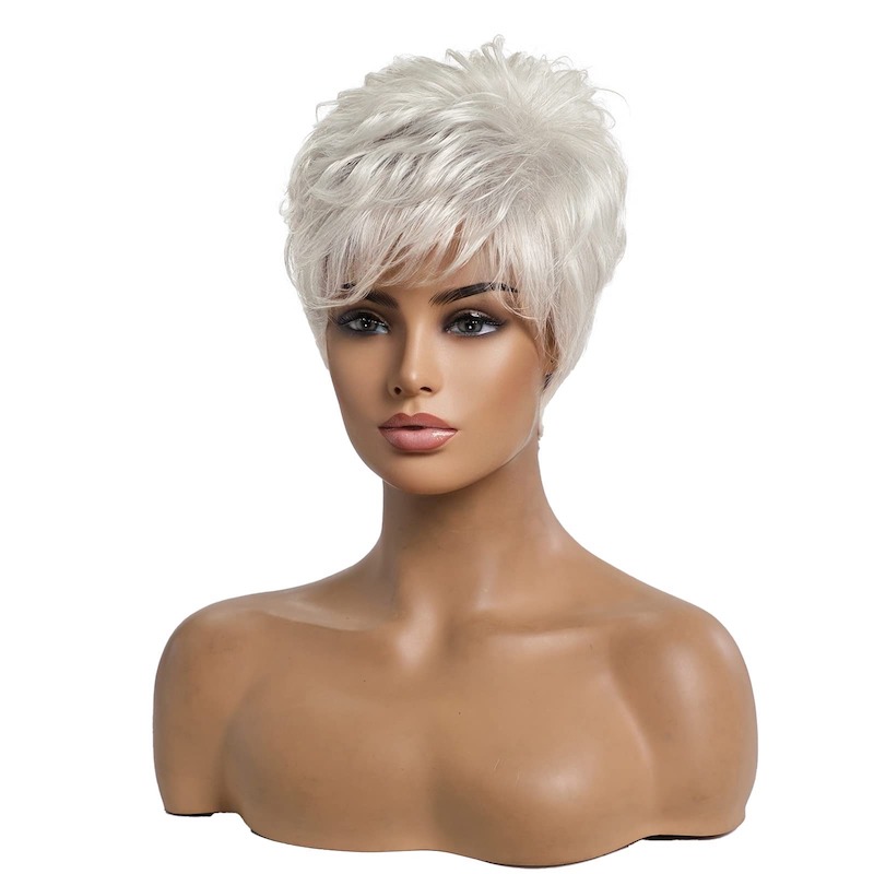 Perruques de cheveux gris argentés courts pour femmes mélangent la perruque coupe lutin avec frange